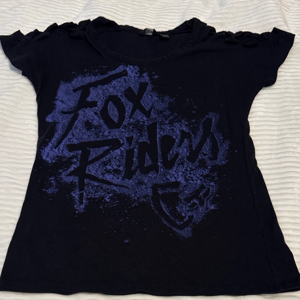Fox Riders Black and Purple/Blue graffiti spray paint graphic t —-sleeve detail